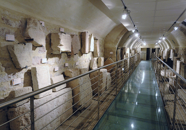 scavi  sotto la piazza del comune foro romano